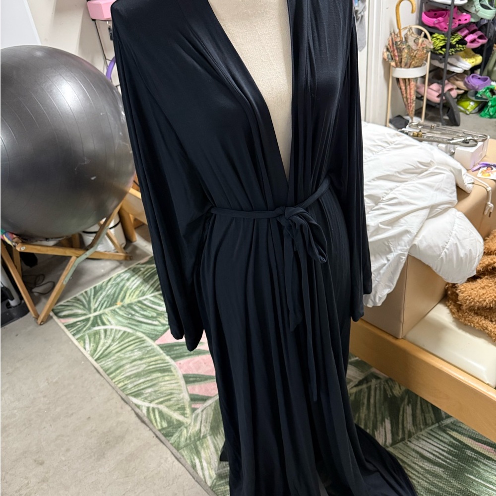 Black Lace Robe - Picture 2 of 3